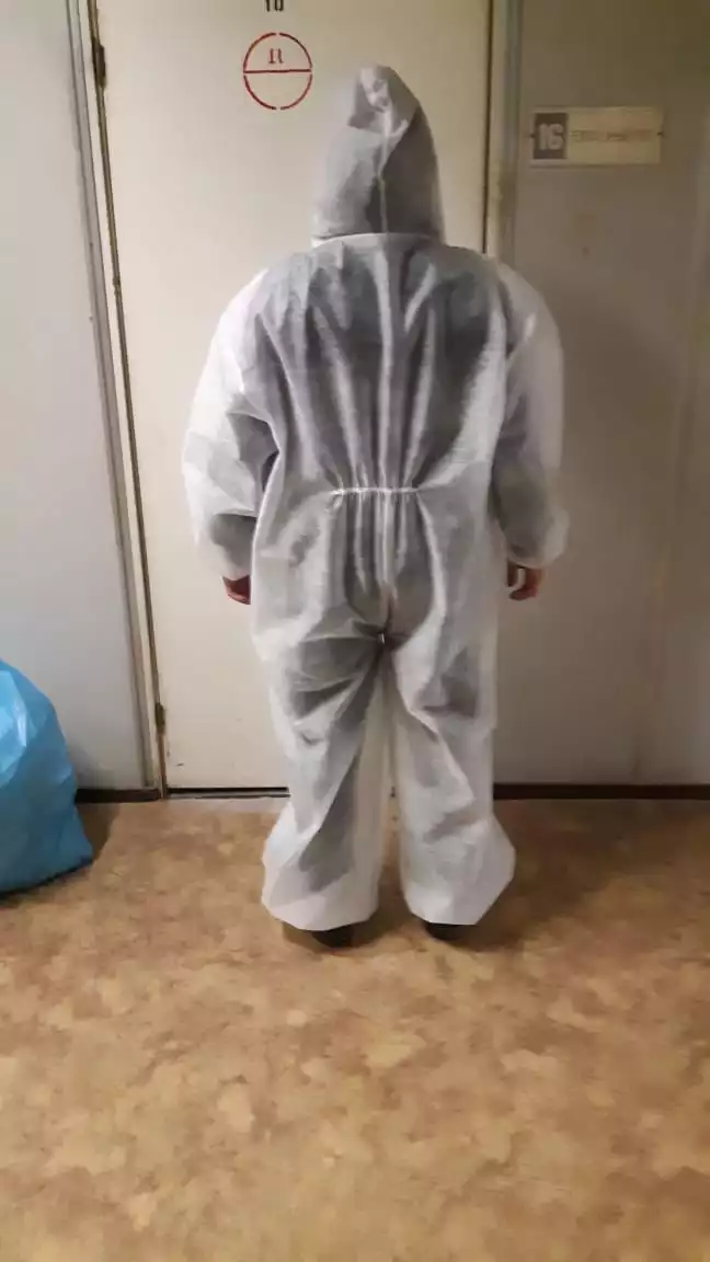 Комбинезон защитный, размер 2XL. с капюшоном,рукава на резинке, застежка-молния, БЕЗ бахил, спанбонд 42г/м2, нестерильный (без РУ)