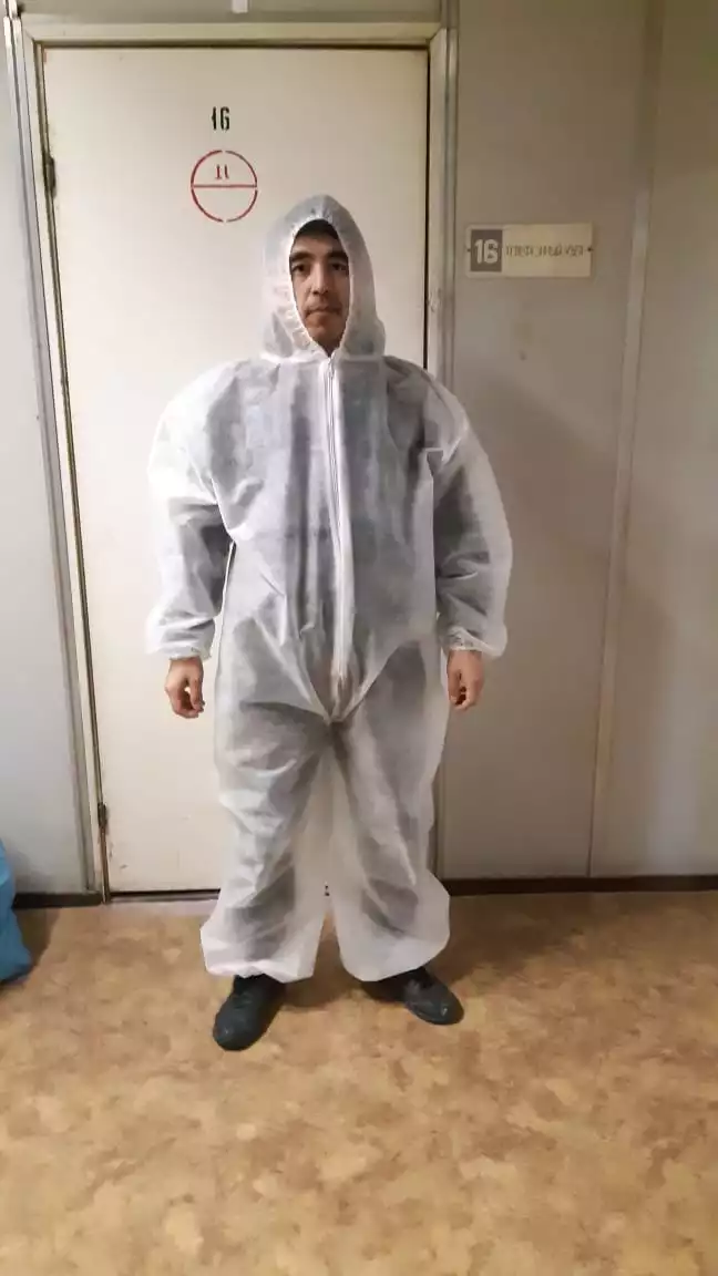 Комбинезон защитный, размер 2XL. с капюшоном,рукава на резинке, застежка-молния, БЕЗ бахил, спанбонд 42г/м2, нестерильный (без РУ)